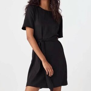 VETTA Capsule The Short Wrap Dress Black